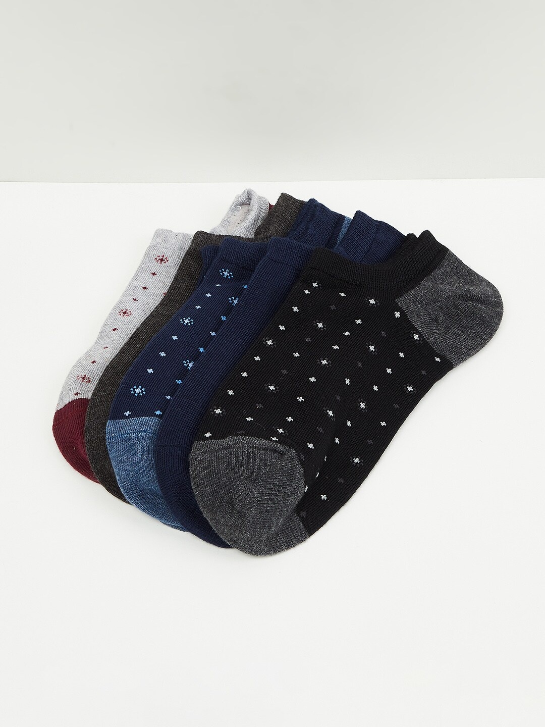 

max Men Pack of 5 Patterned Ankle Length Socks, Black