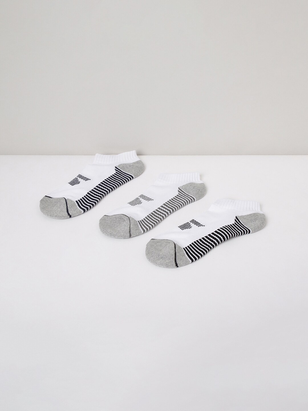 

max Men Pack Of 3 Patterned Ankle-Length Socks, White