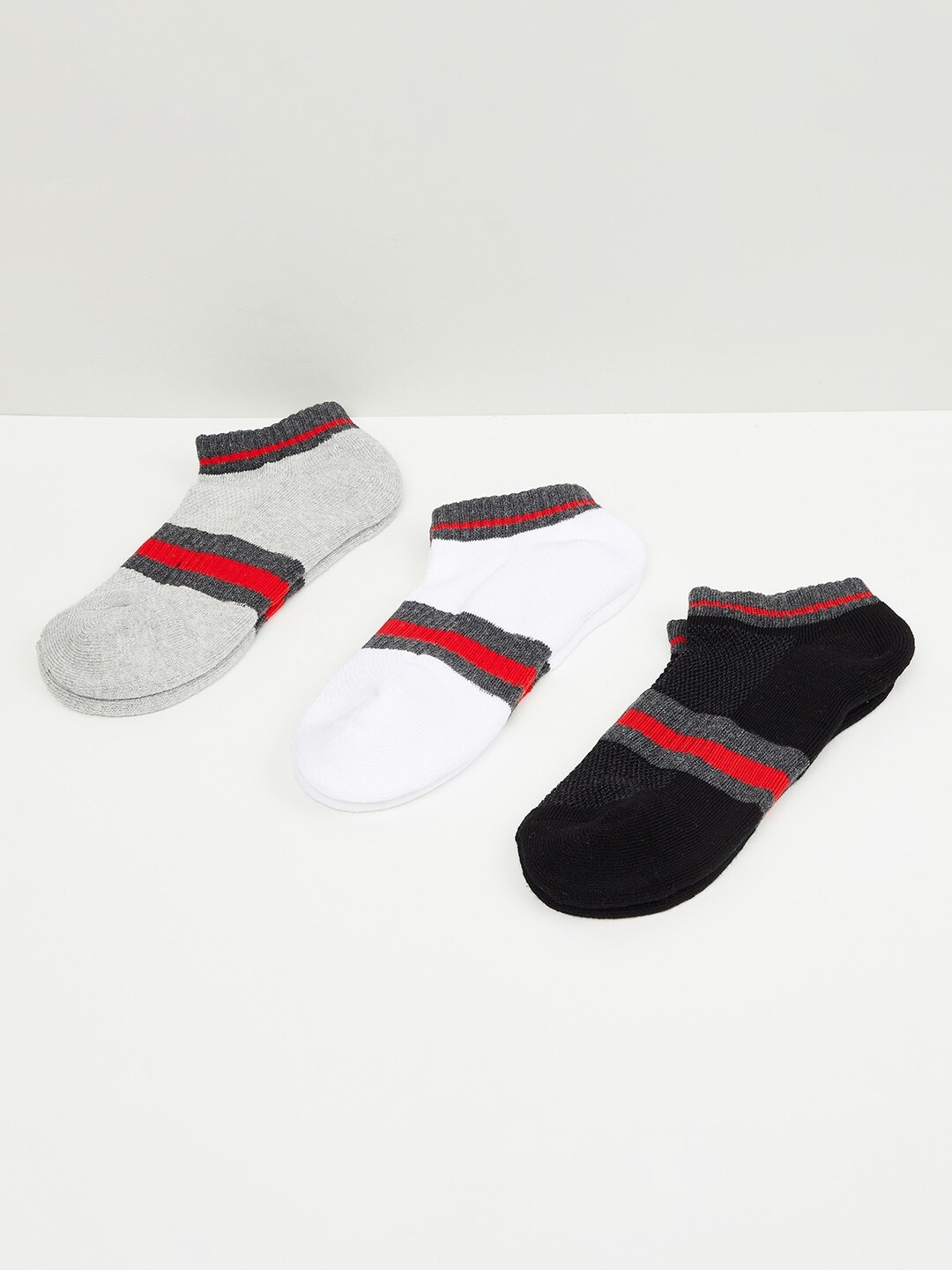 

max Men Pack Of 3 Striped Ankle-Length Cotton Socks, Black