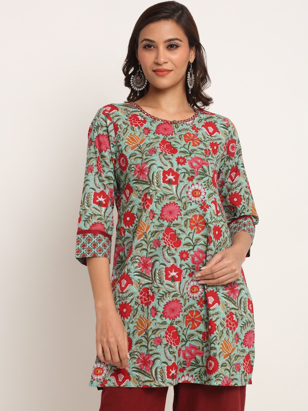 

EK BY EKTA KAPOOR Women Green & Red Cotton Floral Printed Keyhole Neck Kurta