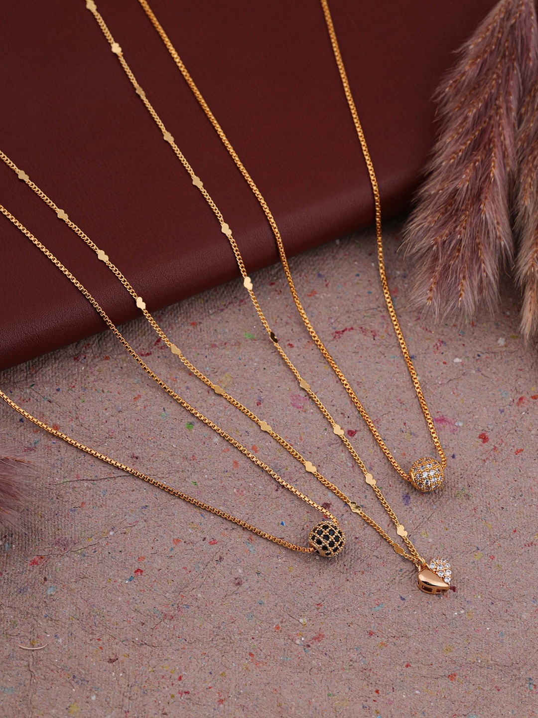 

Brado Jewellery Set Of 3 Gold-Plated Necklace Chain With Pendant