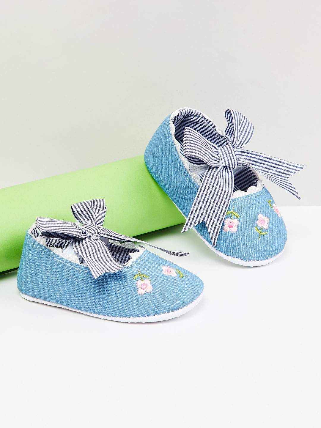 

max Girls Embroidered Booties, Blue