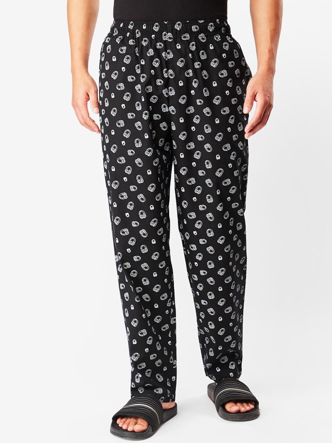 

Bewakoof Men Headphone Printed Cotton Lounge Pants, Black