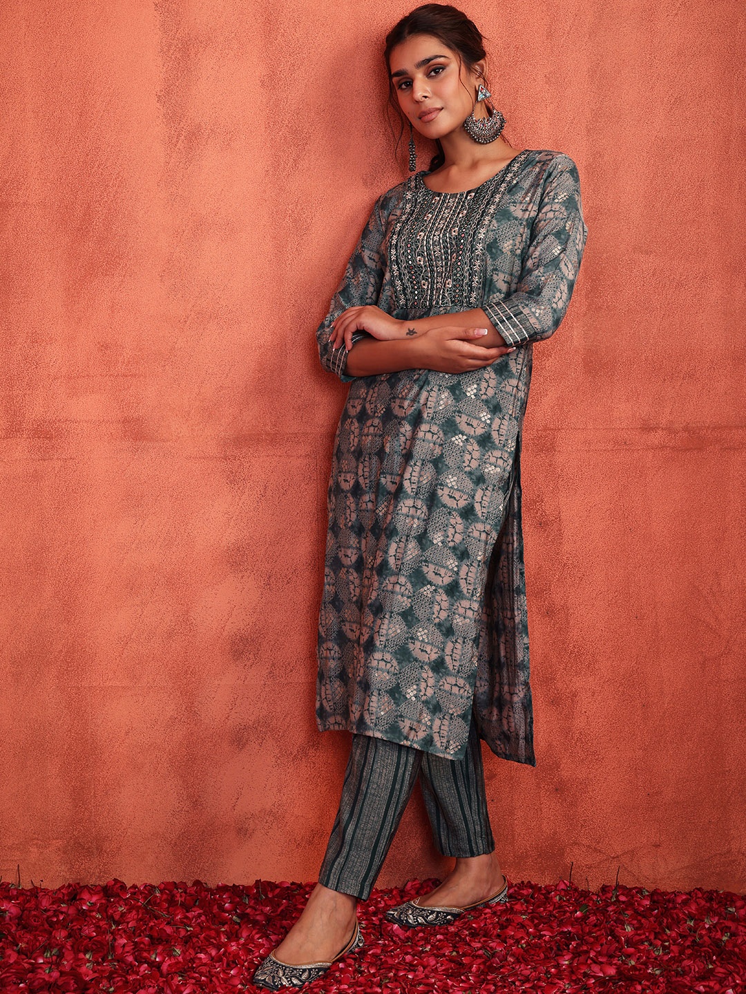 

INDYA Ethnic Motifs Printed Kurti with Trousers, Green