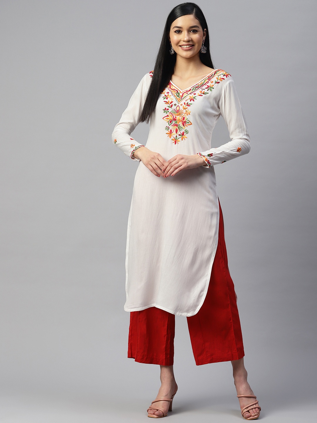 

SHADES OF FAASHION Women White Floral Yoke Design Cotton Chikankari Kurta