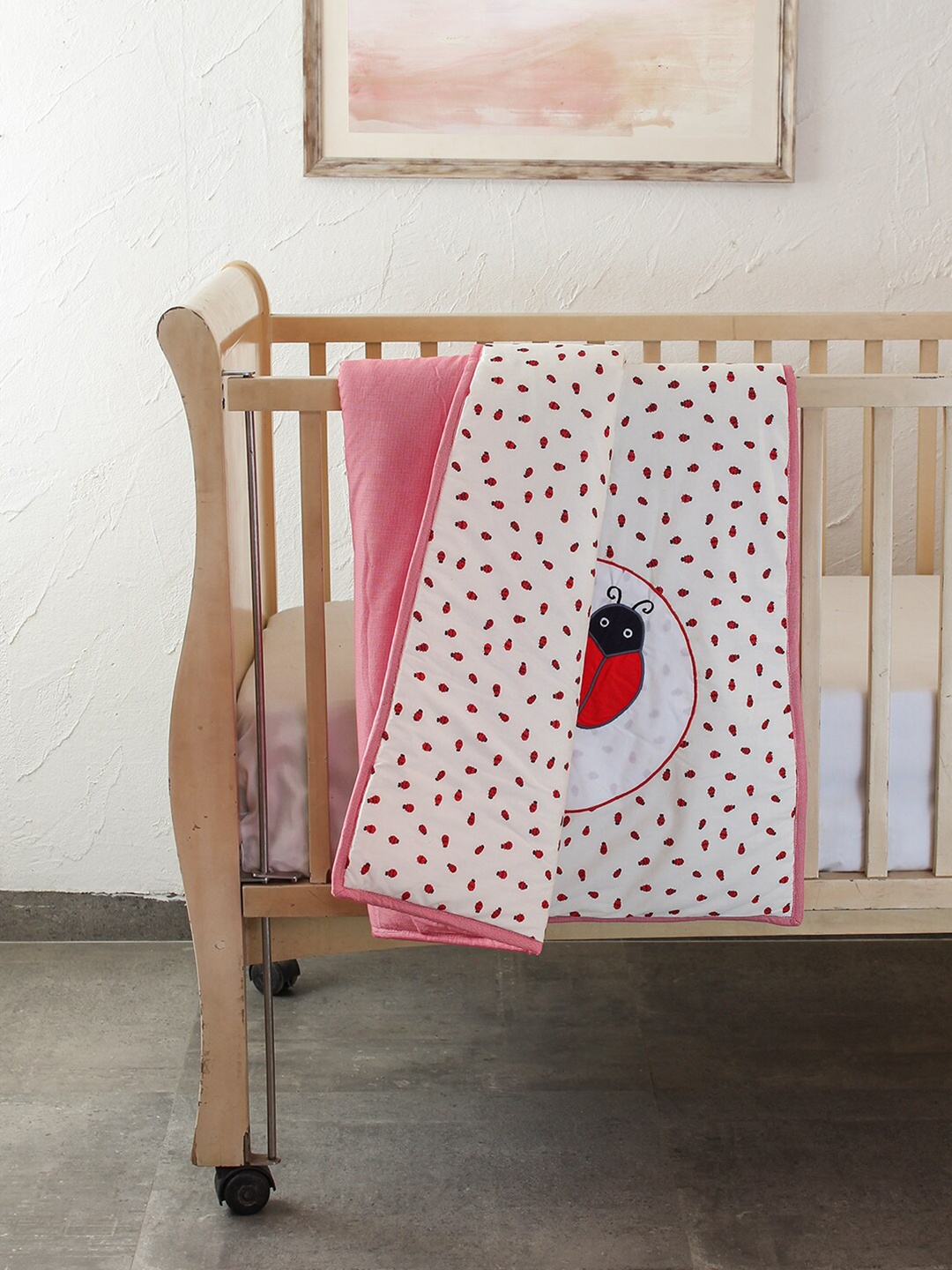 

House This The Bug Buddy Kids White & Red AC Room Cotton Double Bed Quilt