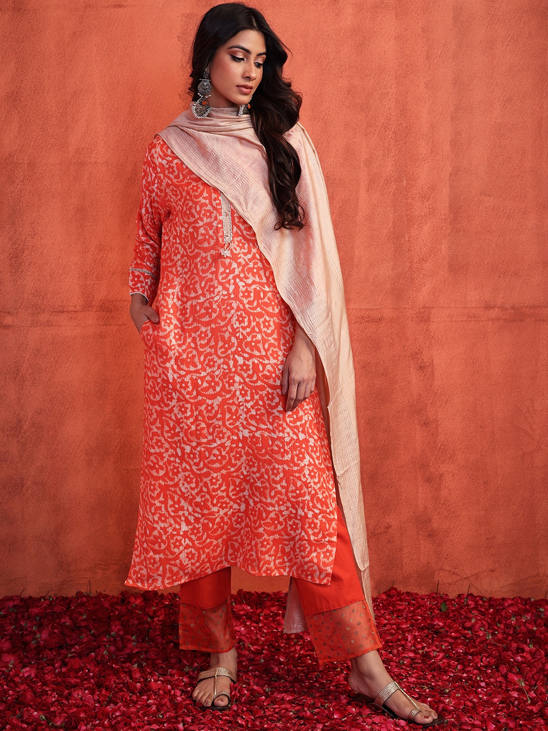 

INDYA Floral Printed Kurti with Trousers & With Dupatta, Orange