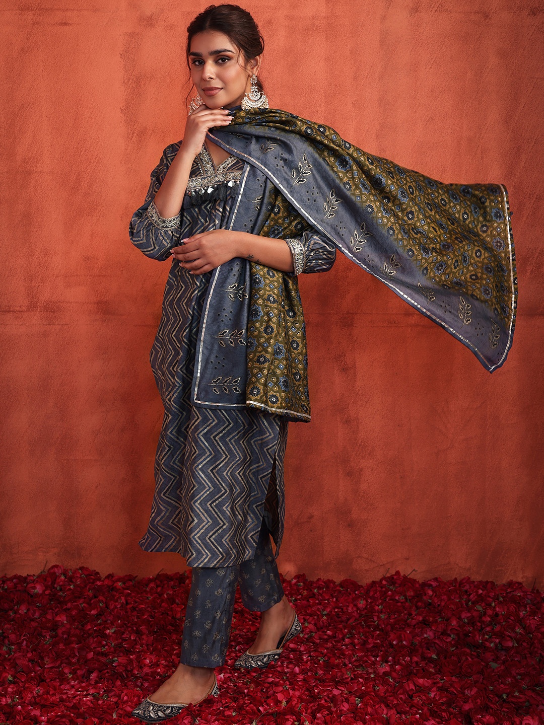 

INDYA Ethnic Motifs Printed Kurta with Trousers & With Dupatta, Blue