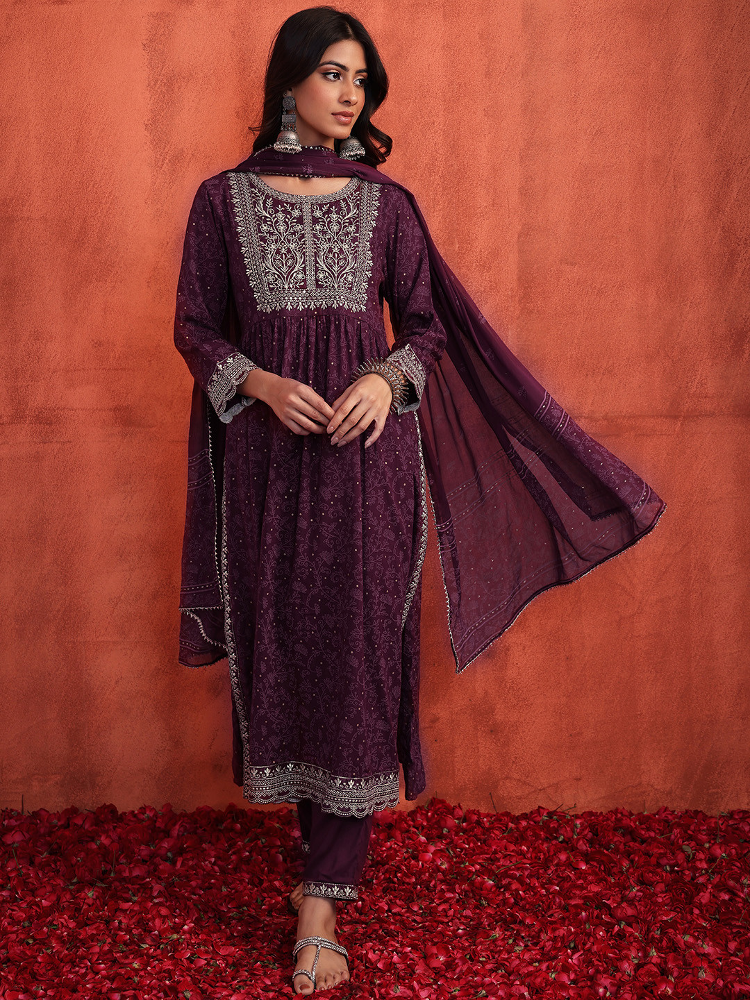 

INDYA Women Floral Printed Sequinned Kurta with Trousers & Dupatta, Purple