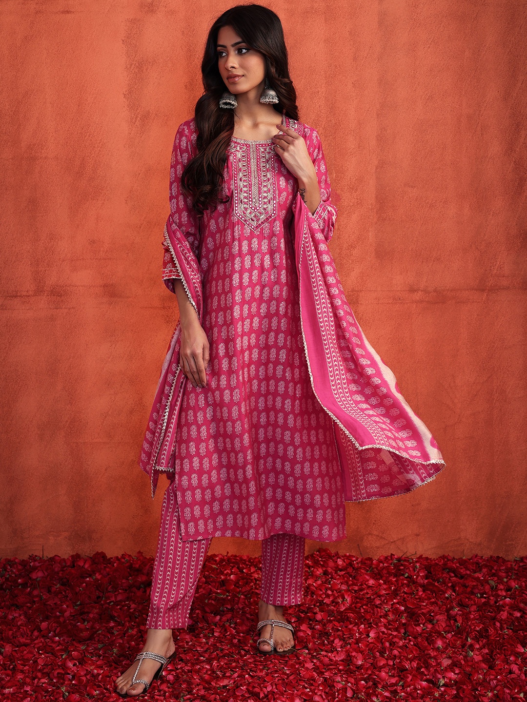 

INDYA Women Floral Printed Kurta with Trousers & Dupatta, Pink