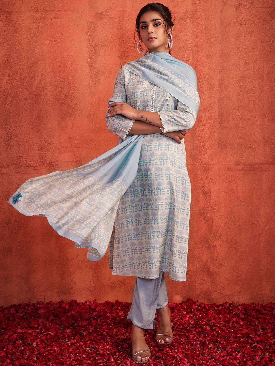 

INDYA Women Printed Kurta with Trousers & Dupatta, Blue