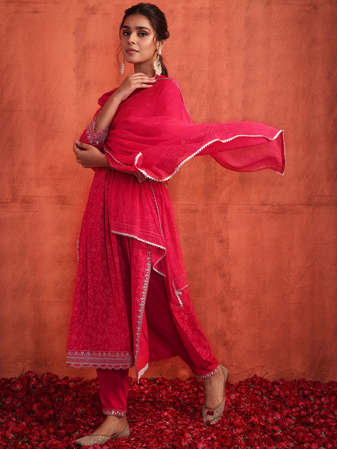 

INDYA Women Floral Printed Pleated Kurta with Trousers & With Dupatta, Pink