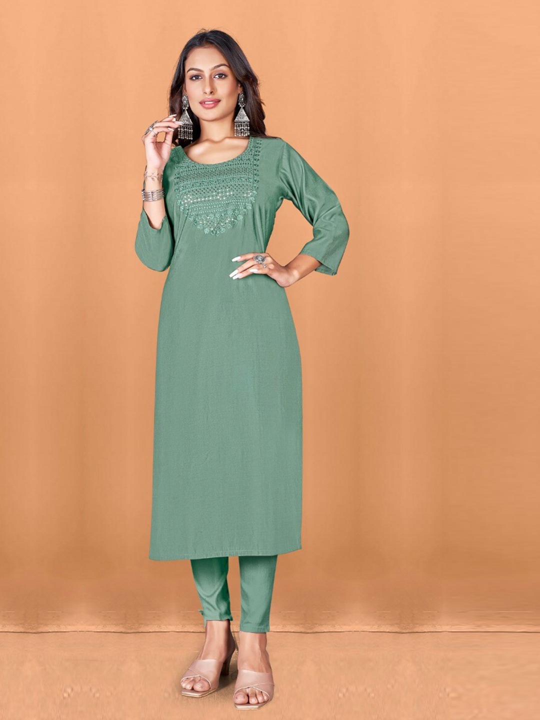 

Abhilasha Women Ethnic Motifs Yoke Design Kurta, Green