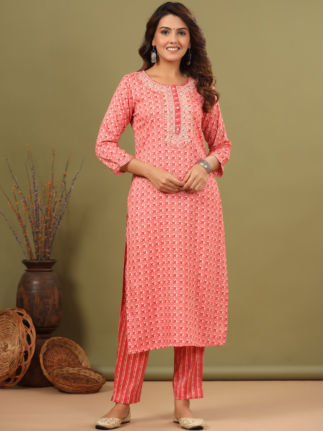 

ETHNIC STREET Ethnic Motifs Printed Sequinned Kurta with Trousers, Pink