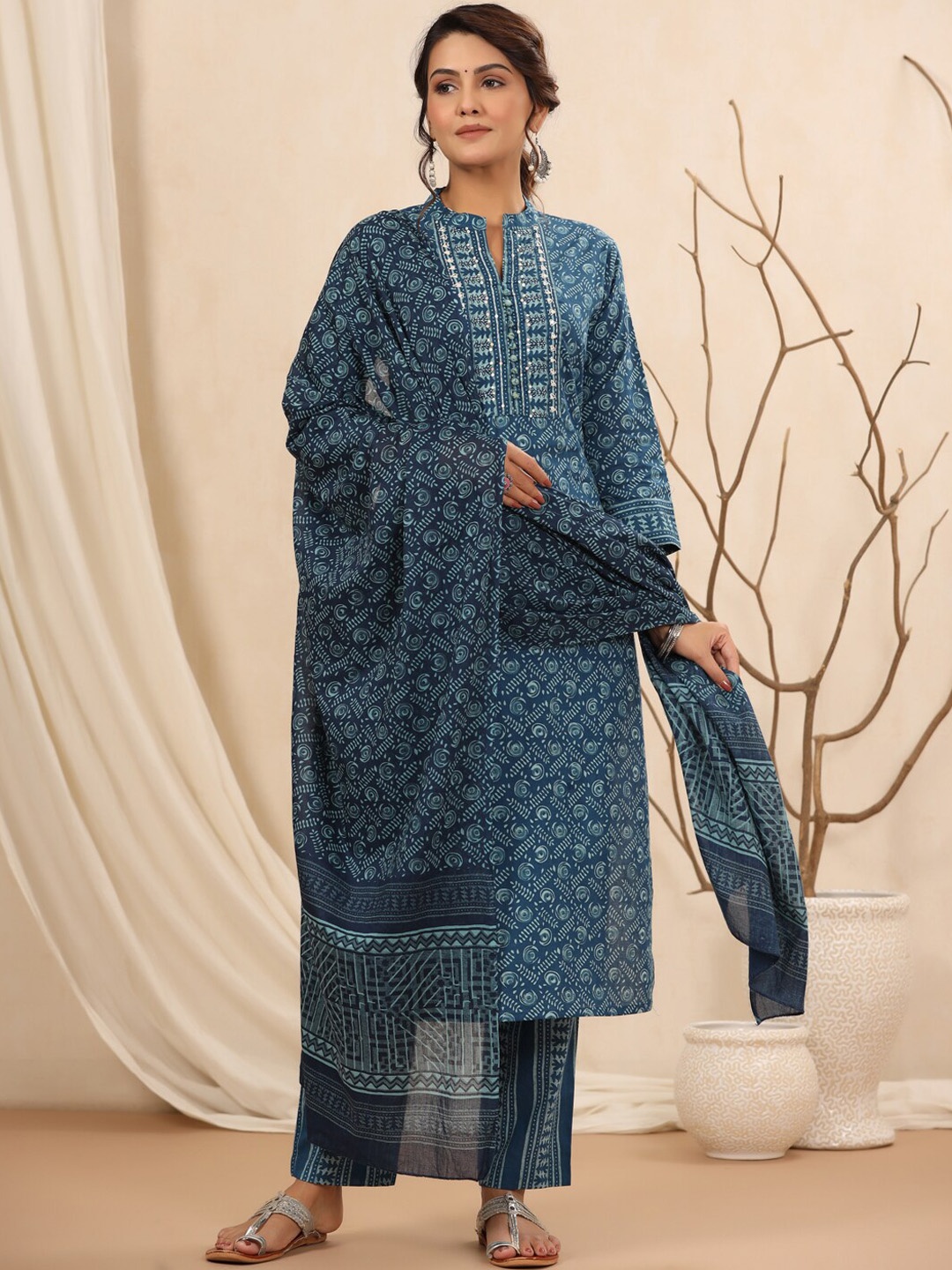 

ETHNIC STREET Ethnic Motifs Yoke Design Beads and Stones Pure Cotton Kurta Set, Blue