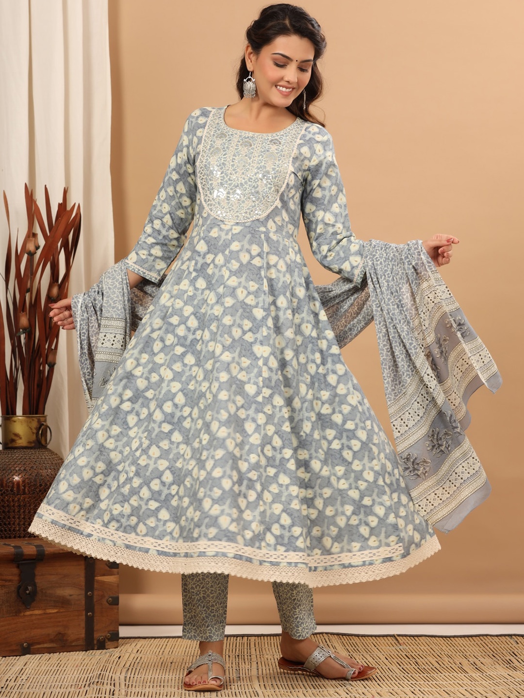 

ETHNIC STREET Ethnic Motifs Embroidered Empire Sequinned Pure Cotton Kurta Set, Grey