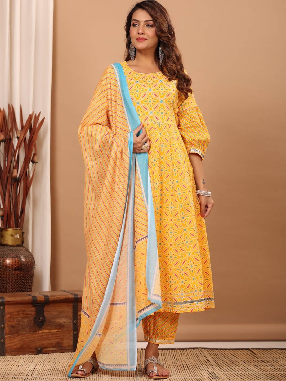 

ETHNIC STREET Ethnic Motifs Yoke Design Empire Pure Cotton Kurta with Trousers & With, Yellow