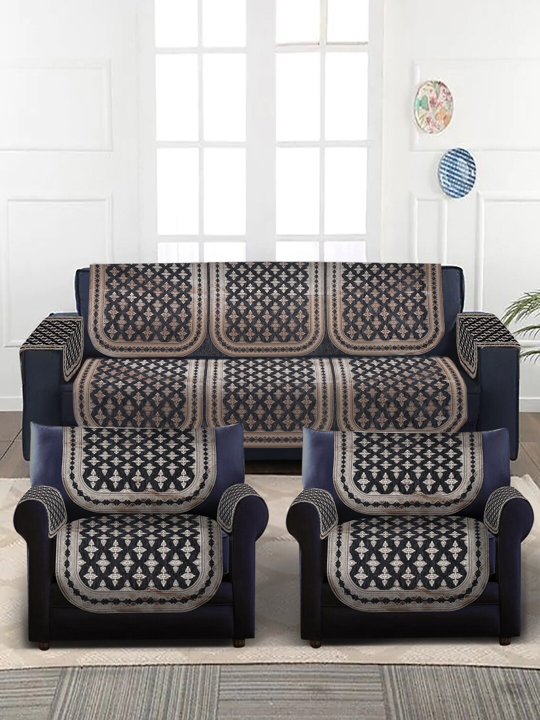 

Slushy Mushy Black & Beige Set of 16 Digital Printed 5 Seater Sofa Covers
