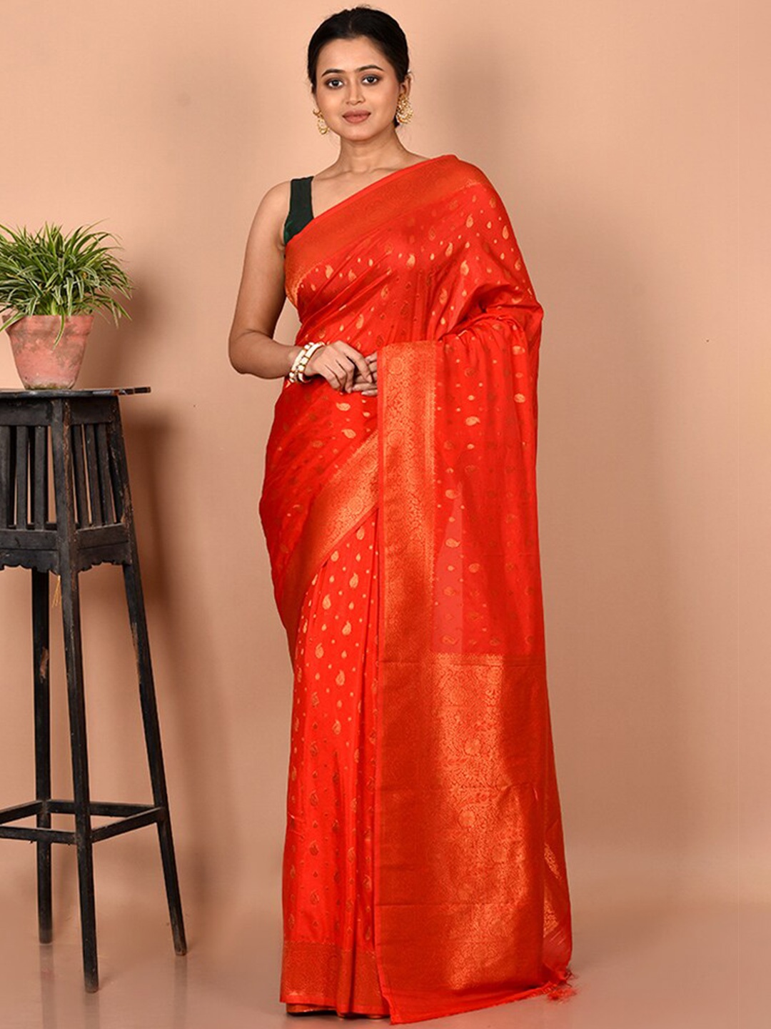 

AllSilks Red & Gold-Toned Paisley Zari Silk Blend Saree