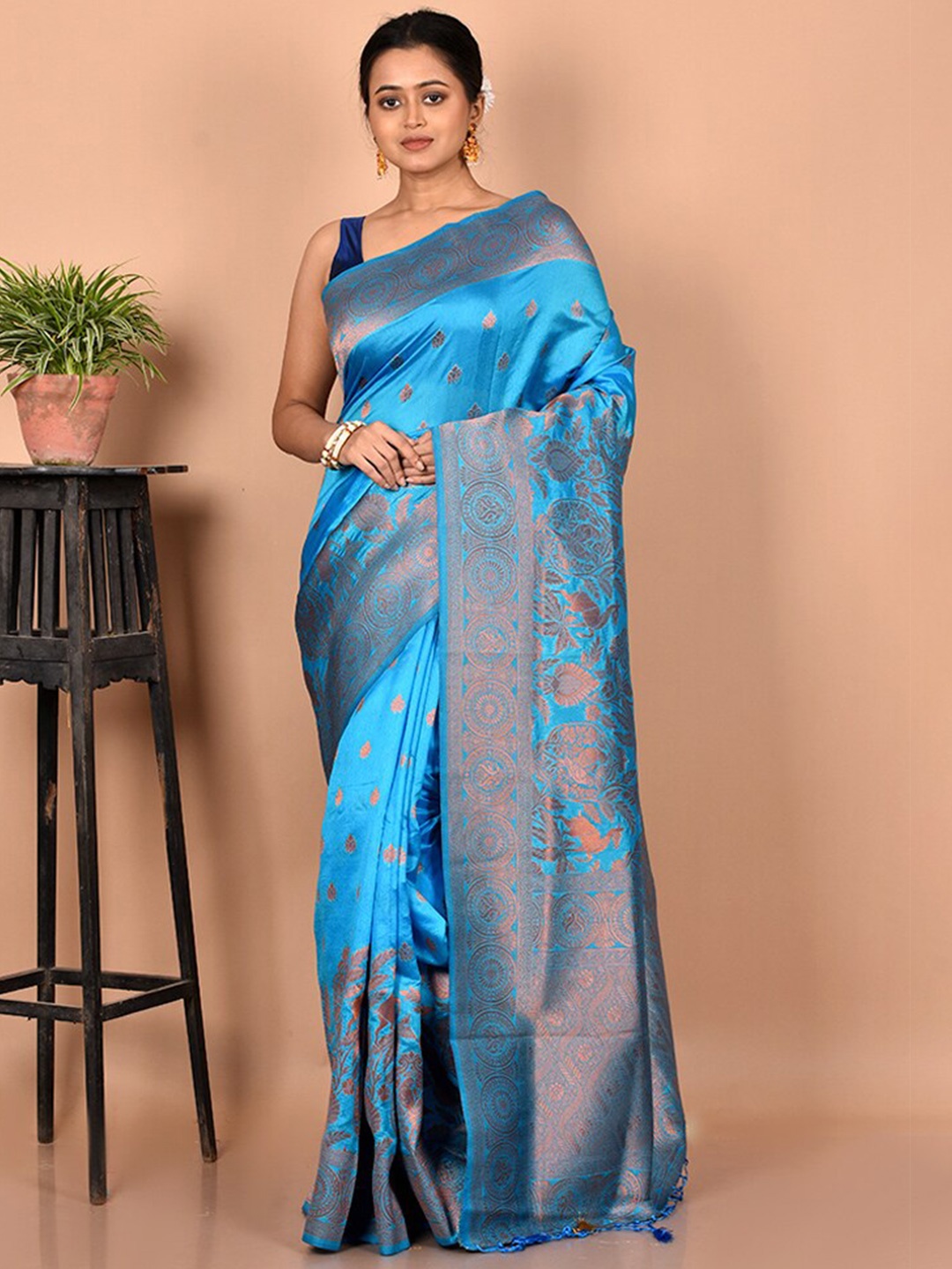 

AllSilks Blue & Gold-Toned Ethnic Motifs Zari Silk Blend Saree