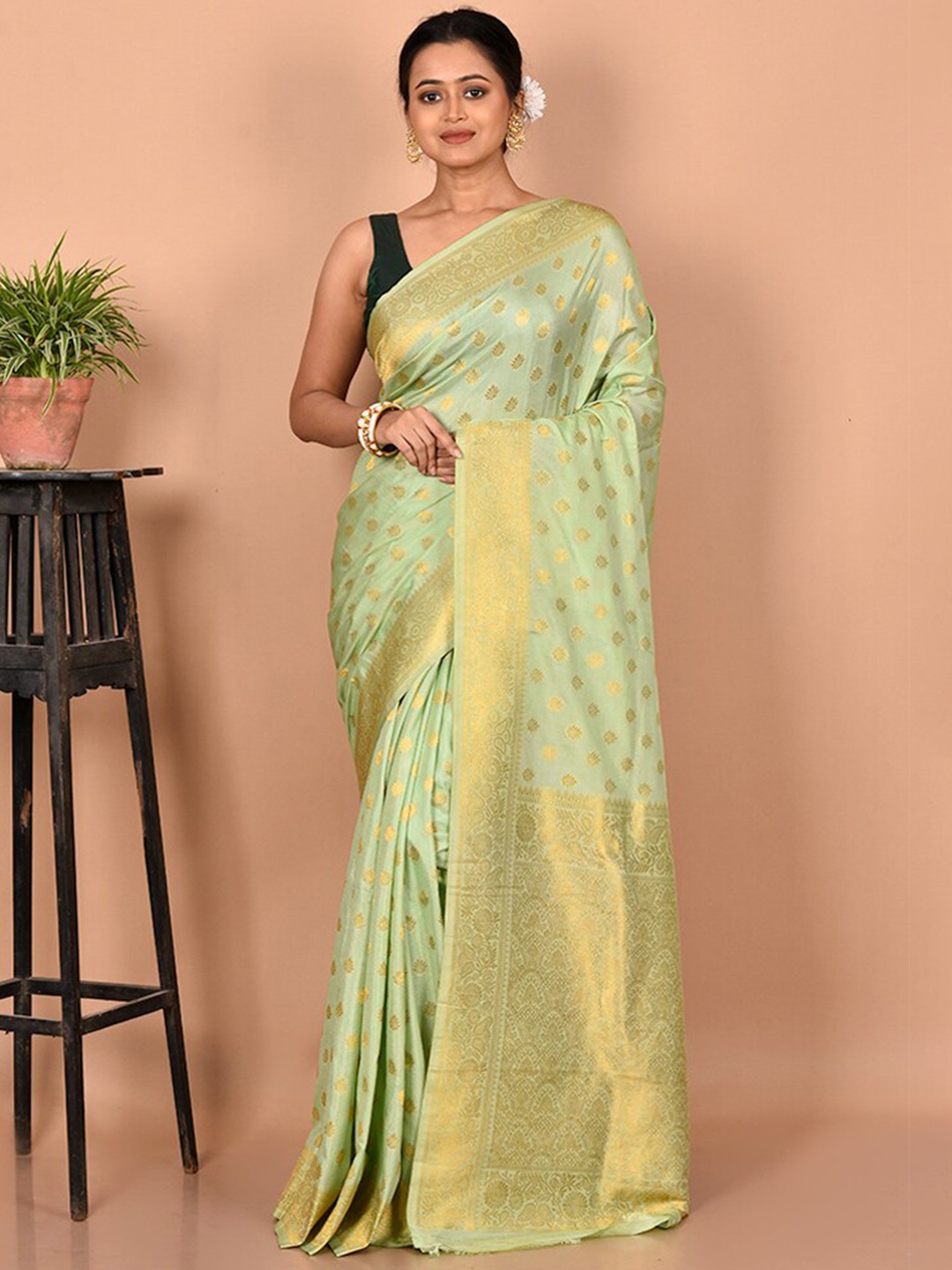 

AllSilks Green & Gold-Toned Ethnic Motifs Zari Silk Blend Saree