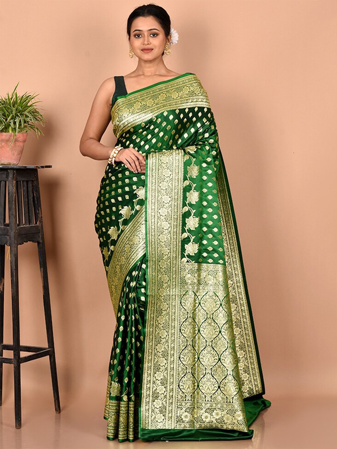 

AllSilks Green & Gold-Toned Ethnic Motifs Zari Silk Blend Banarasi Saree