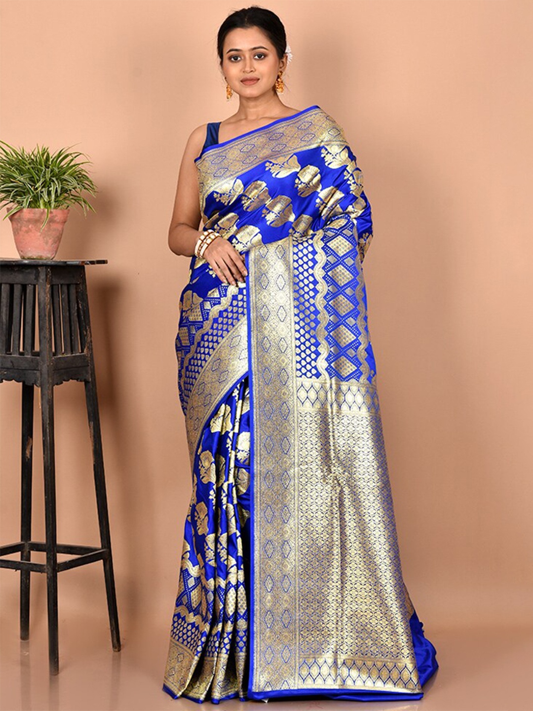 

AllSilks Blue & Gold-Toned Ethnic Motifs Zari Silk Blend Banarasi Saree