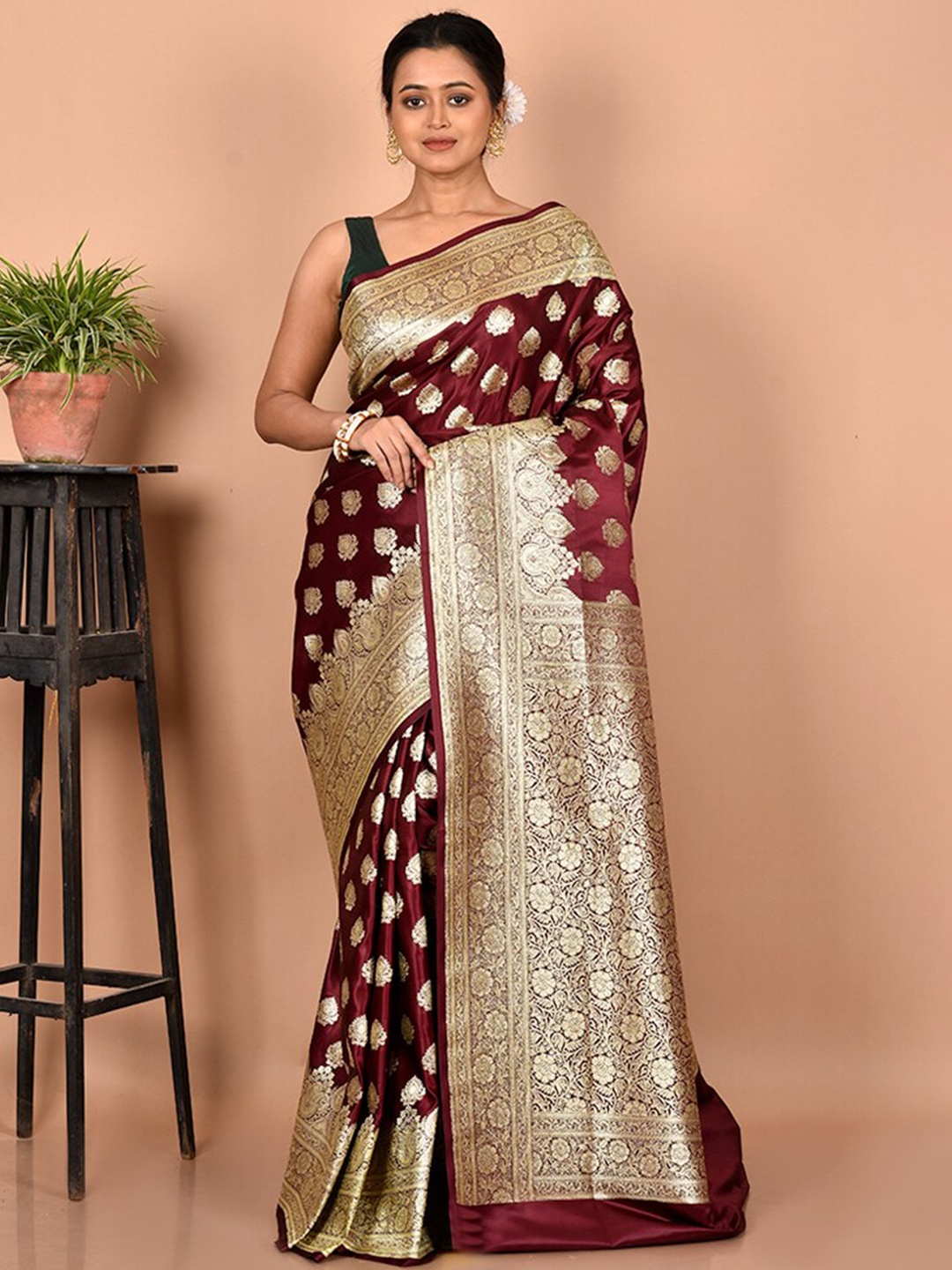 

AllSilks Maroon & Gold-Toned Ethnic Motifs Zari Silk Blend Banarasi Saree