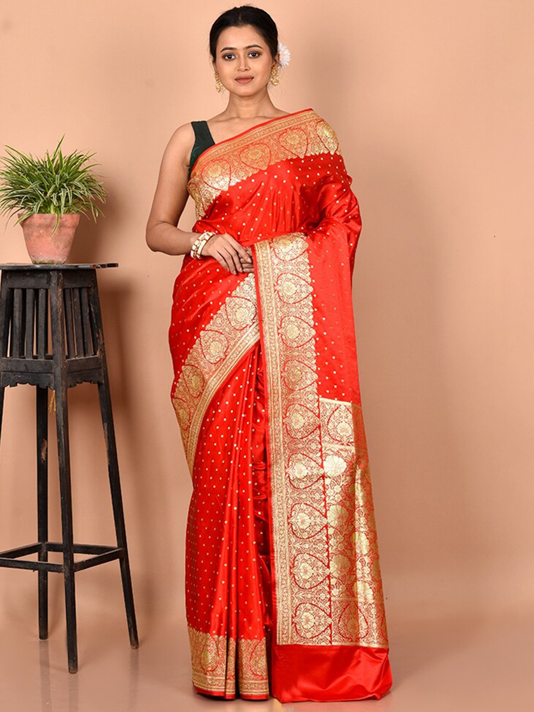 

AllSilks Red & Gold-Toned Zari Silk Blend Banarasi Saree