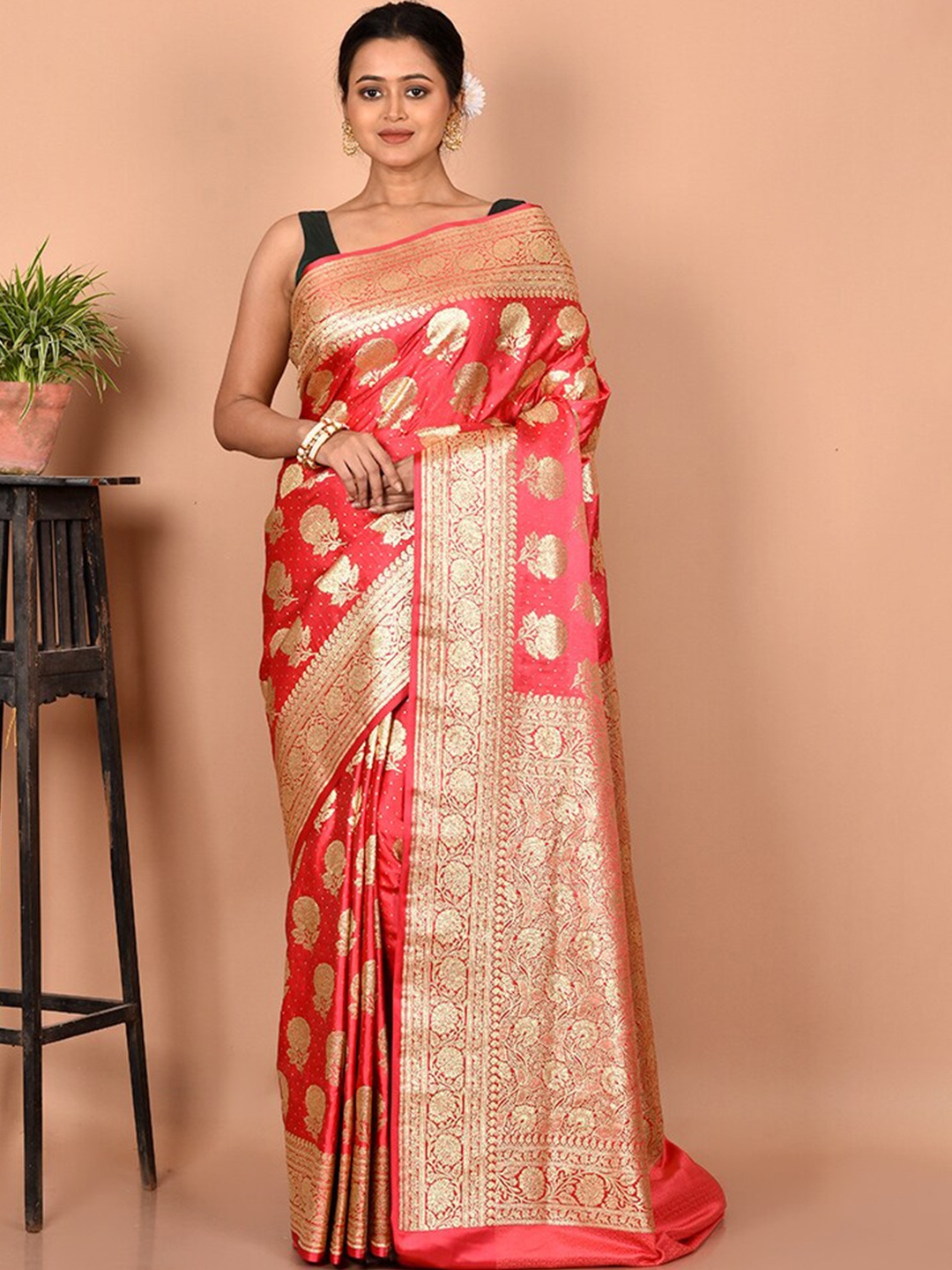 

AllSilks Pink & Gold-Toned Ethnic Motifs Zari Silk Blend Banarasi Saree