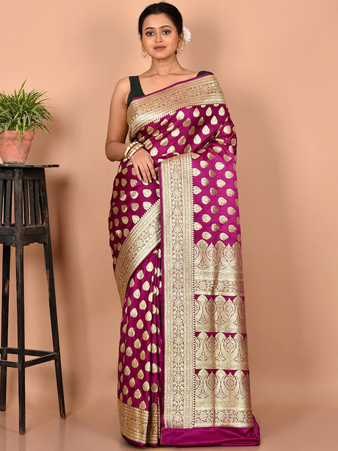 

AllSilks Pink & Gold-Toned Ethnic Motifs Zari Silk Blend Banarasi Saree