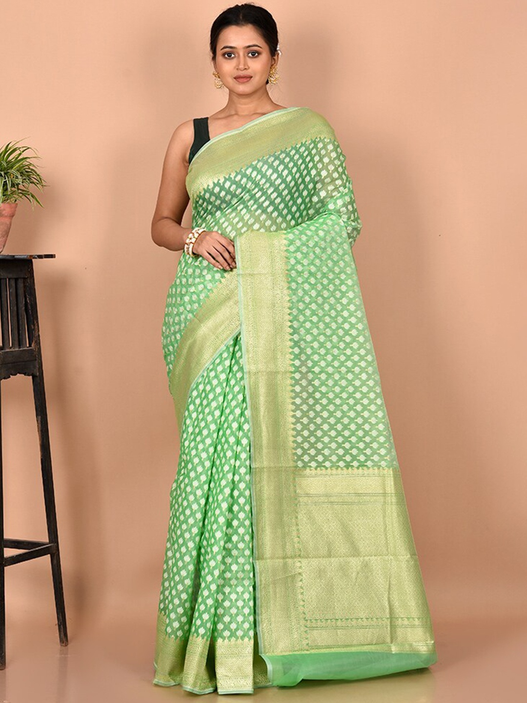 

AllSilks Green & Gold-Toned Ethnic Motifs Zari Silk Blend Saree