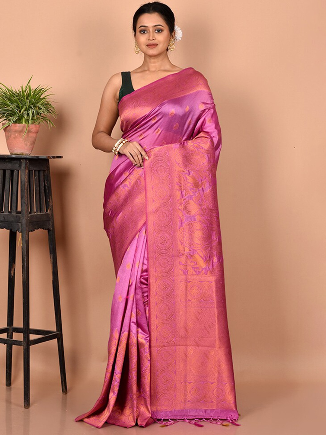 

AllSilks Cream-Coloured & Red Ethnic Motifs Zari Silk Blend Banarasi Saree