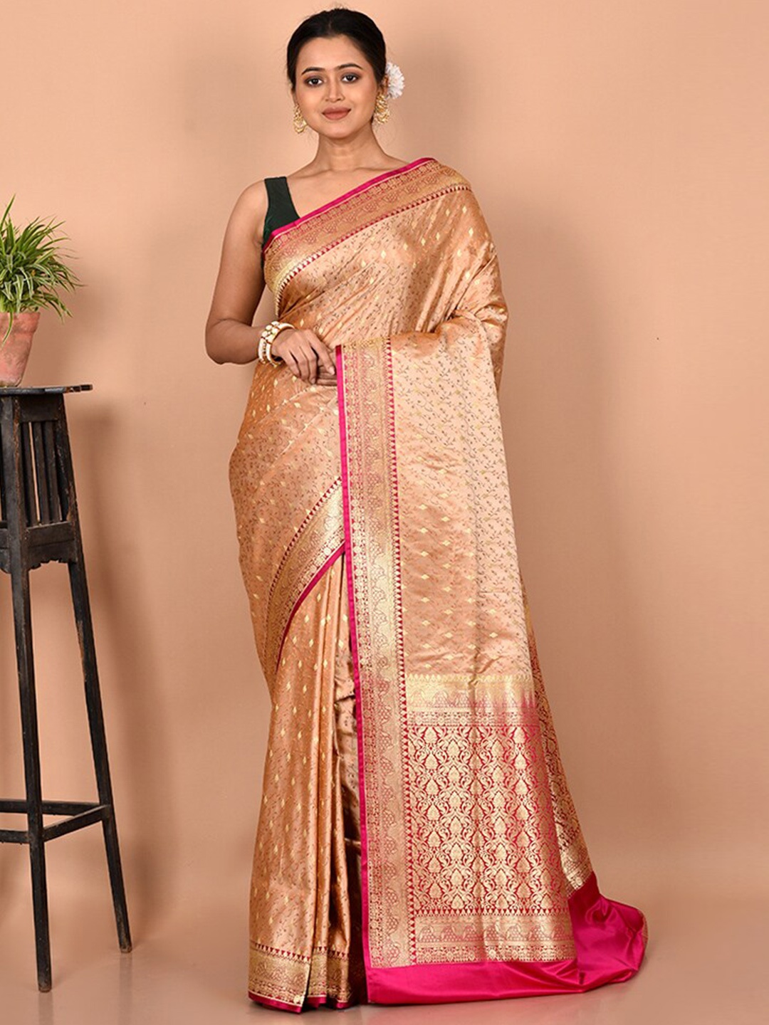 

AllSilks Cream-Coloured & Gold-Toned Ethnic Motifs Zari Silk Blend Banarasi Saree