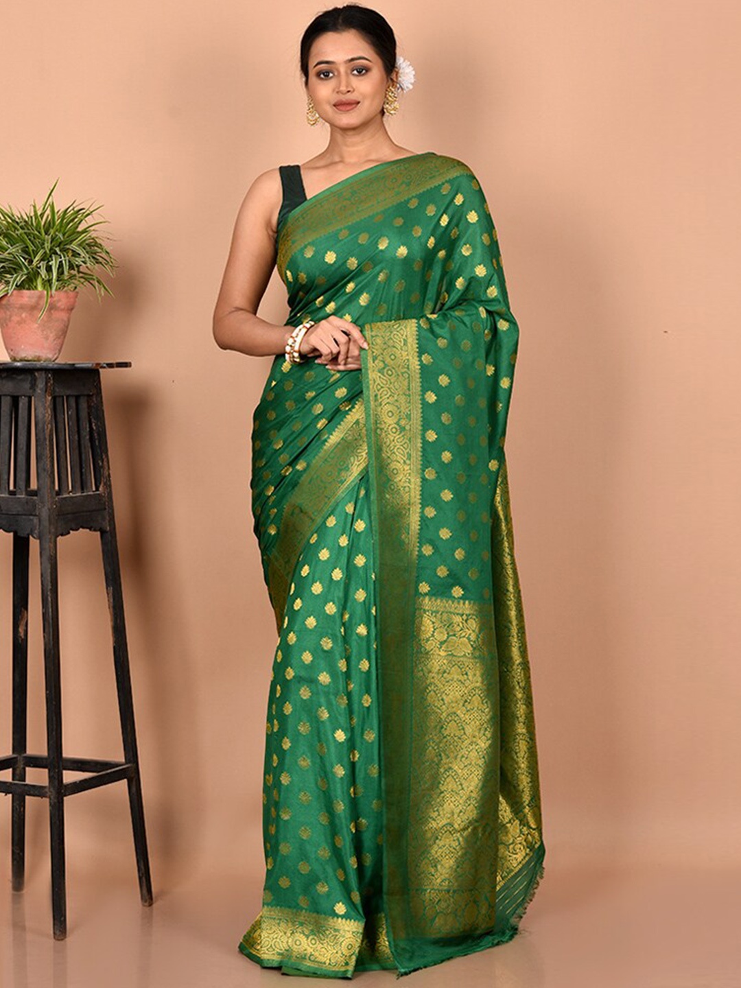 

AllSilks Green & Gold-Toned Ethnic Motifs Zari Silk Blend Saree