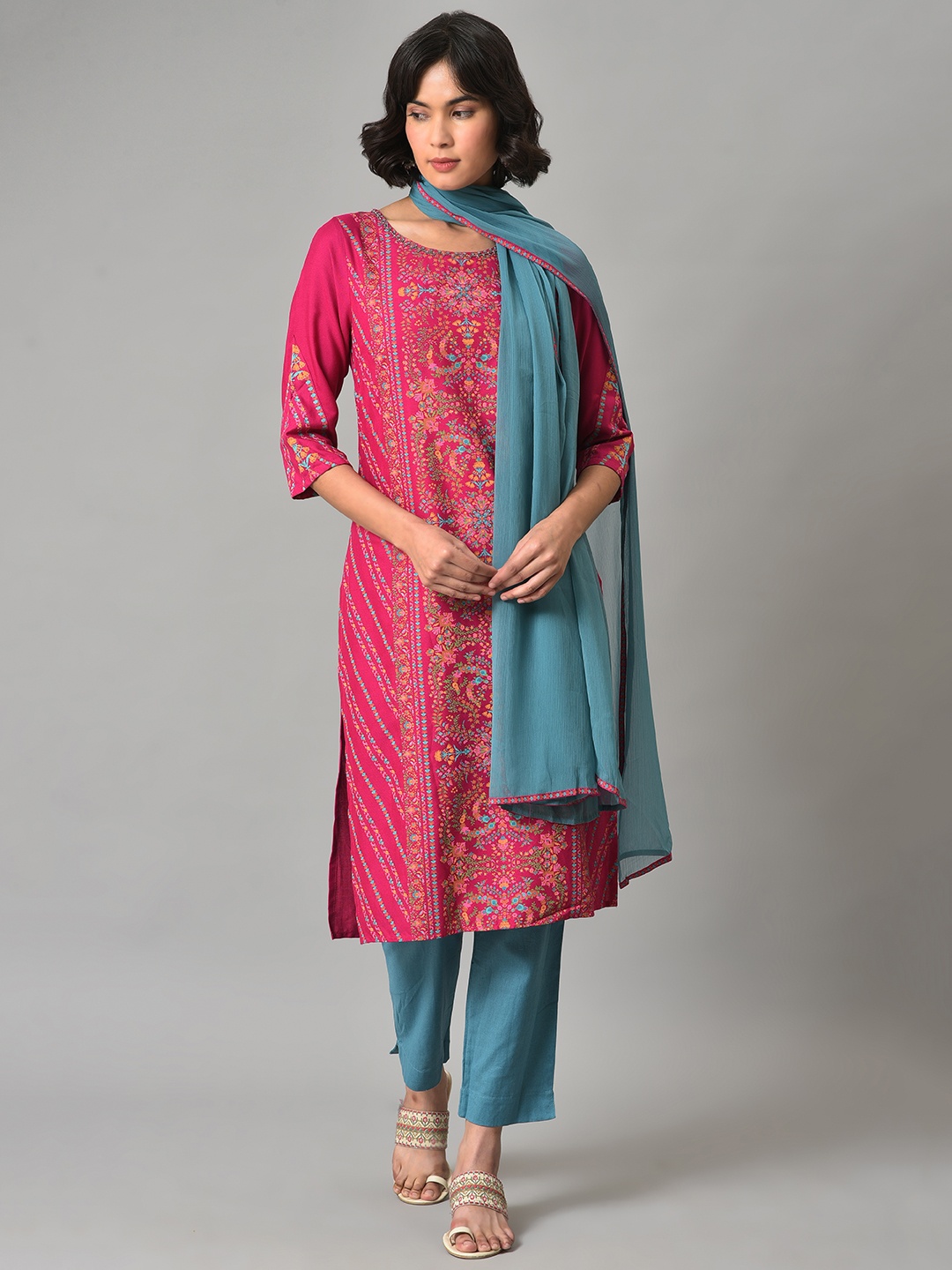 

W Women Pink Ethnic Motifs Printed Kurta with Trousers