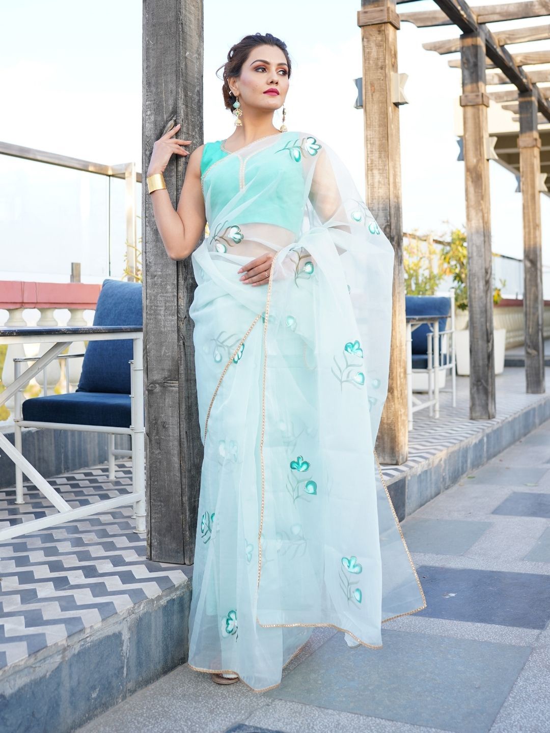 

HOUSE OF JAMOTI Green & Off White Floral Organza Saree