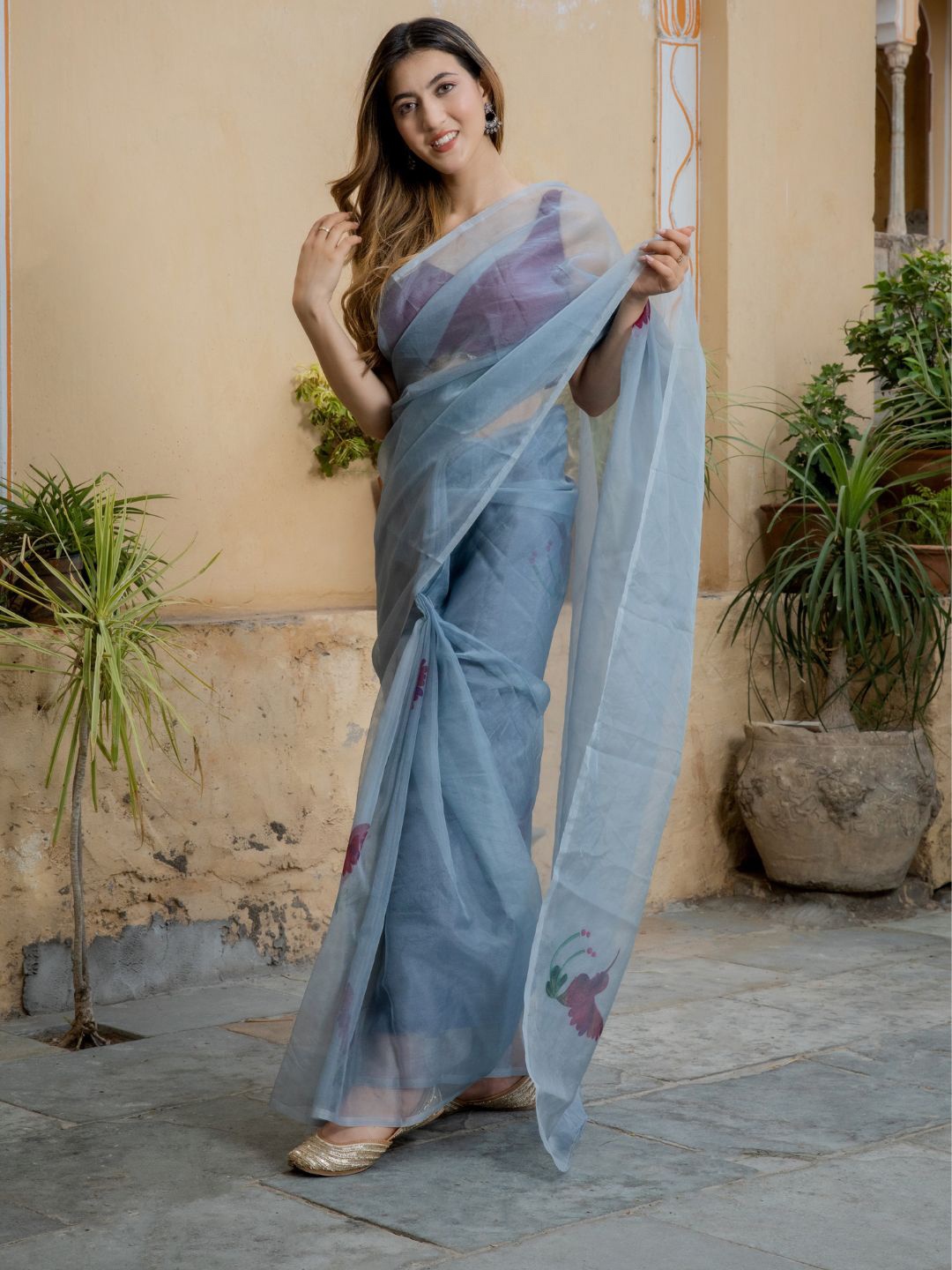 

HOUSE OF JAMOTI Grey & Pink Floral Organza Saree