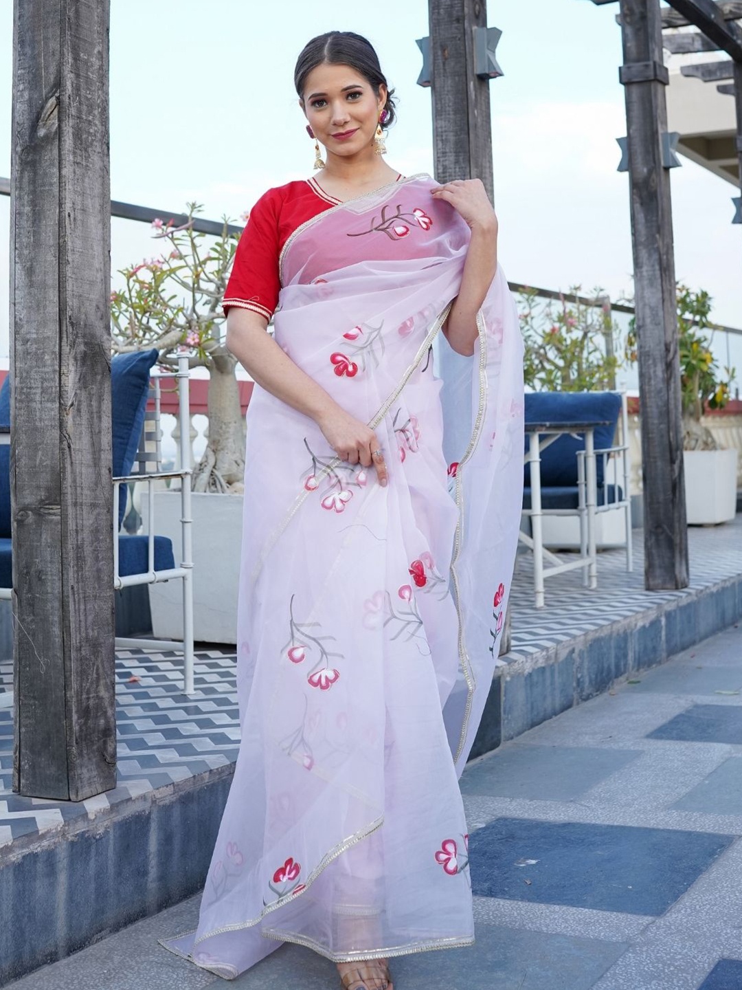 

HOUSE OF JAMOTI Off White & Red Floral Organza Saree