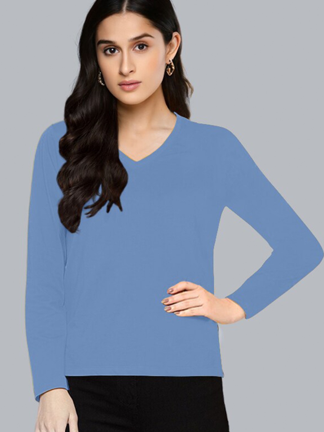 

Pootlu Women Blue V-Neck T-shirt