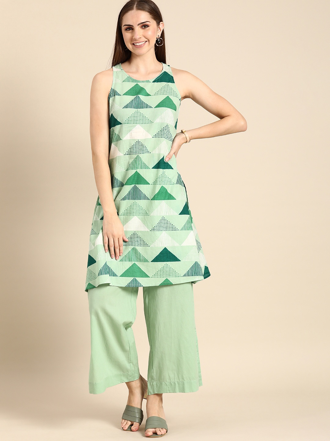 

Anouk Women Geometric Printed Regular Kurta with Palazzos, Green