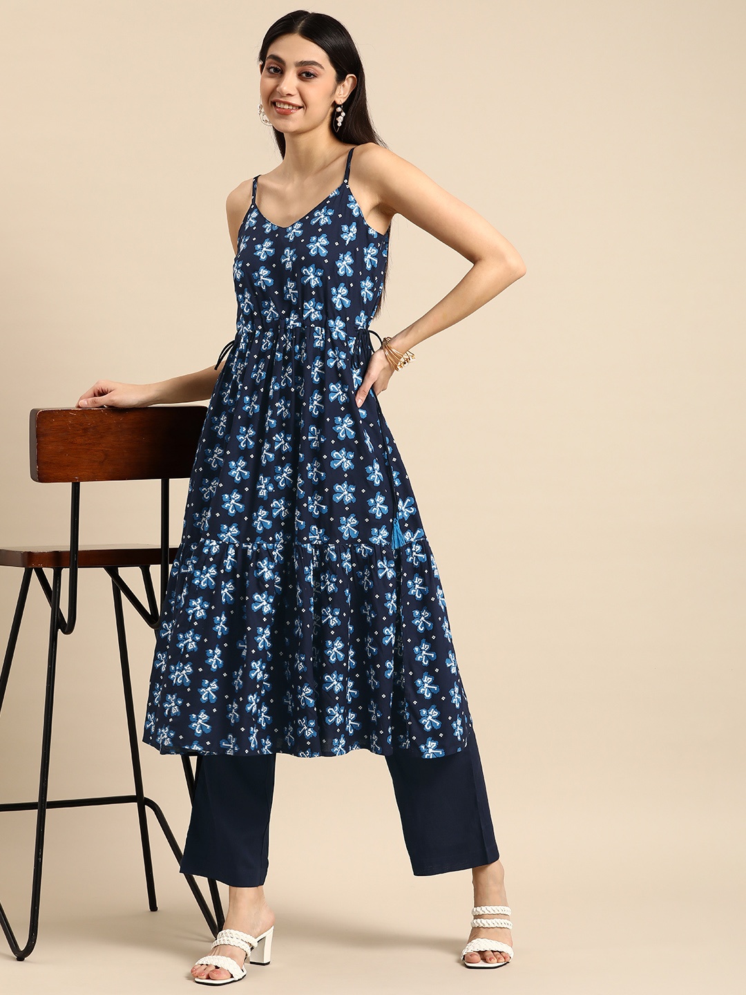 

Anouk Ethnic Motifs Printed Tiered Sleeveless Kurta with Palazzos, Navy blue
