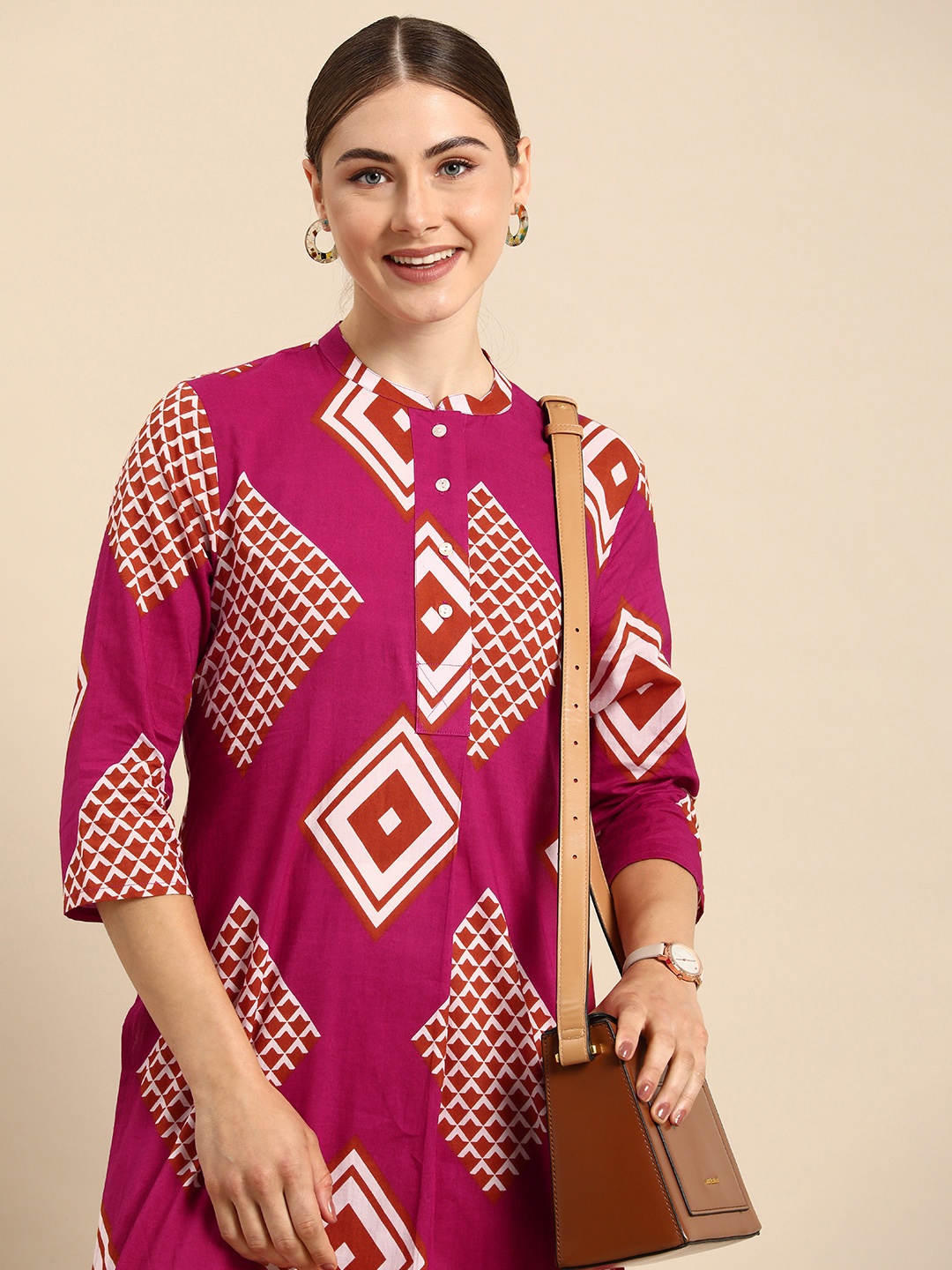

Anouk Women Pure Cotton Mandarin Collar Geometric Printed Kurta, Pink