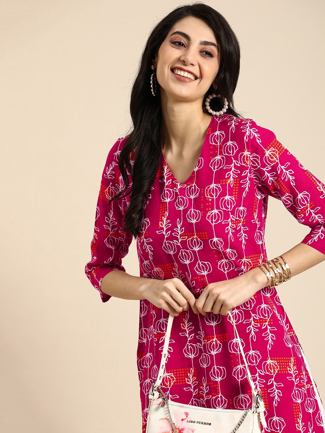 

Anouk Women V Neck Floral Printed Floral Kurta, Fuchsia