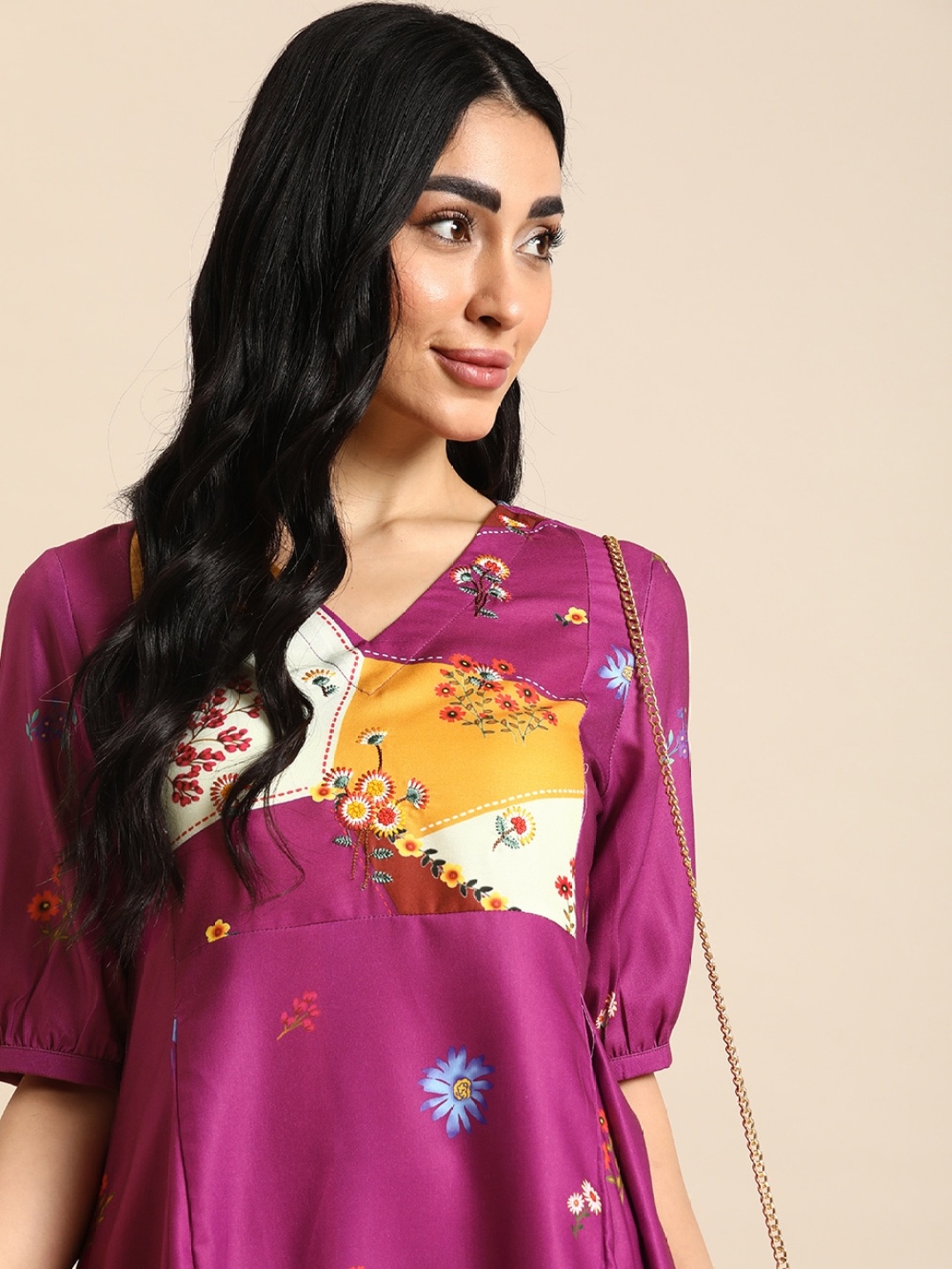 

Anouk Floral Printed Thread Work V-Neck Kurta, Purple