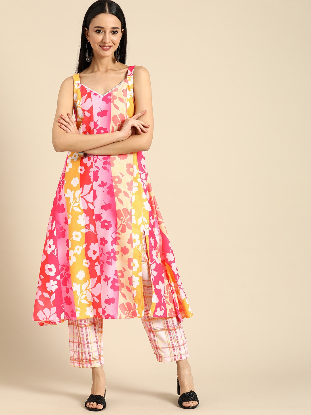 

Anouk Women Floral Printed Sweetheart Neck Kurta with Trousers, Multi