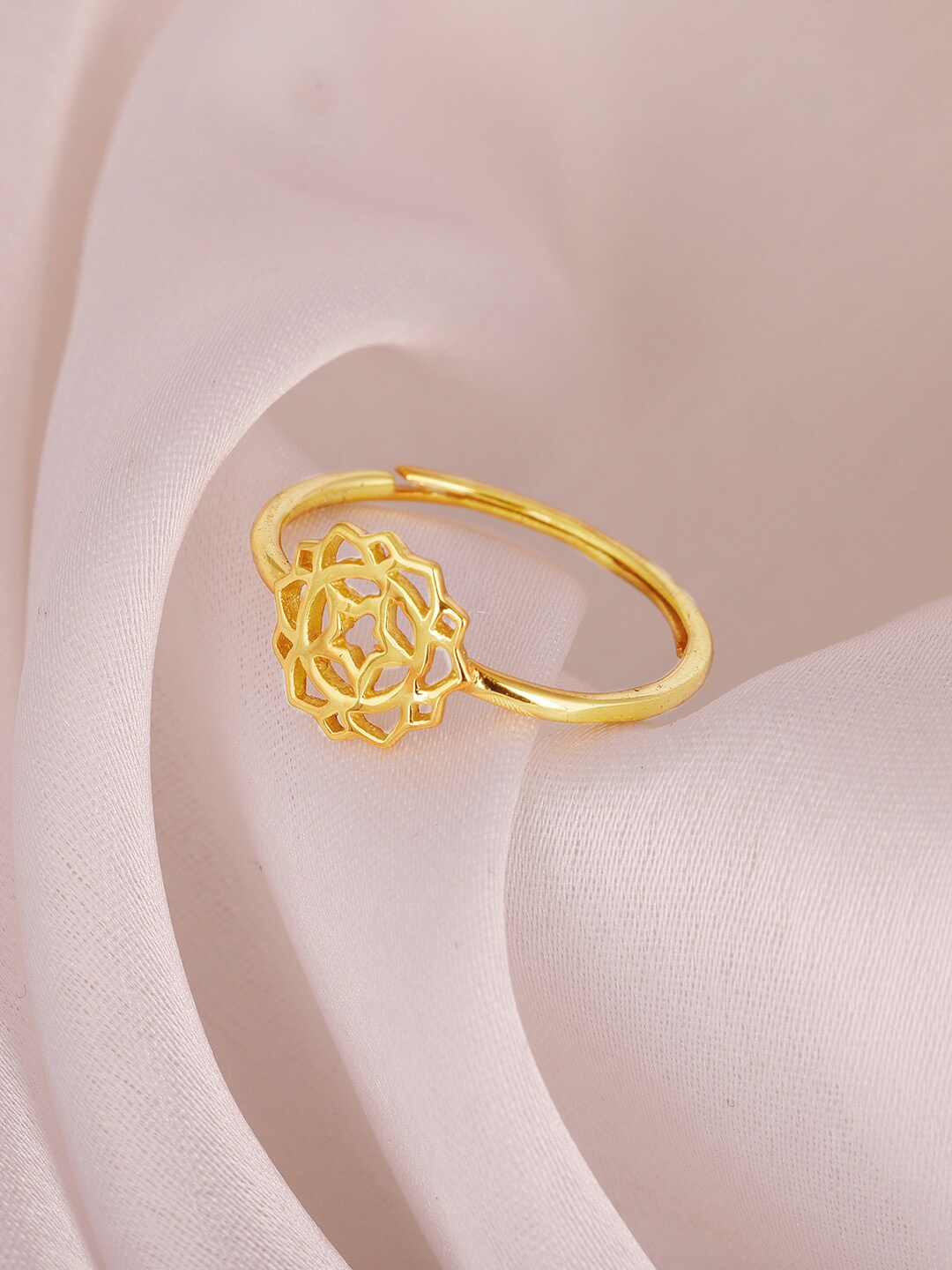 

GIVA 92.5 Sterling Gold Plated Star Filigree Finger Ring