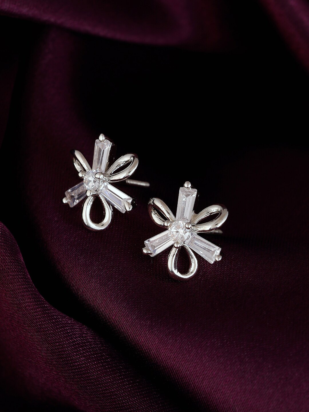 

GIVA Women Silver Plated Floral Studs Earrings