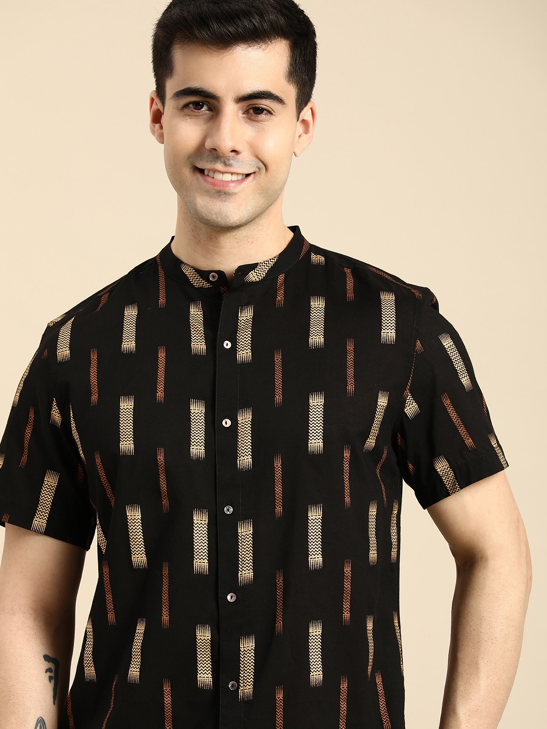 

Anouk Men Chevron Printed Casual Shirt, Black