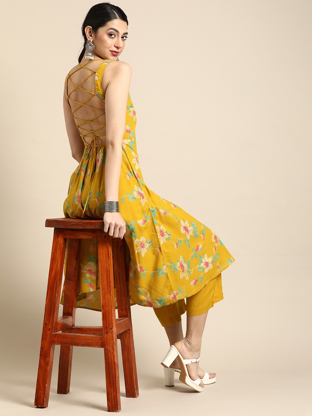 

Anouk Women Floral Printed Empire Kurta with Trousers, Mustard